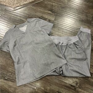 Jaanuu Women’s Medium Heather Gray Scrub Set